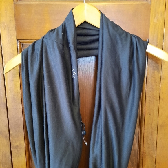 NWOT Beyong Yoga Infinity Scarf with Hidden Zipper Cellphone Pocket black OS - Picture 4 of 11